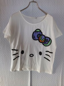 6588 ★★　イーハイフン　キティちゃん　コラボTシャツ　新品　定価4760円 半袖Tシャツ