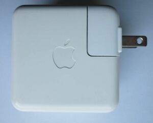 アップル　Apple純正 ACアダプター 充電器 iPod USB Power Adapter A1102　通電確認済み