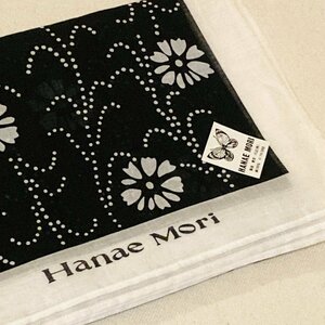 美品　HANAE MORI　未使用　綿 100%　レディース スカーフ バッグスカーフ ハンカチーフ　花柄　ブラック/ホワイト