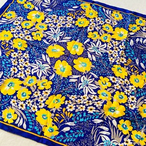 国産品　絹 シルク/SILK 100%　大判 レディース スカーフ　バッグスカーフ　ブルー系　フローラル モチーフ
