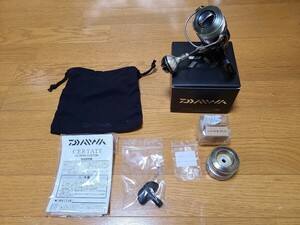  中古品 ダイワ セルテート 3012H ハイギアカスタム ゴメサクス パワーハンドルノブ 替スプール RCS DAIWA CERTATE スピニングリール 