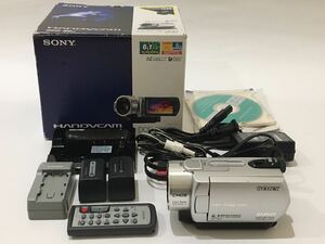 概ね美品　SONY　ソニー　Handycam　ハンディカム　ビデオカメラ　DCR-SR300　シルバー　銀　箱　付属品有　d1d1dd3