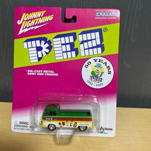  Johnny Lightning JOHNNY LIGHTNING ~~ VW TYIPE 2 PICKUP PEZ HOLIDAY 50th ANV.