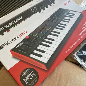 AKAI Professional MPK mini plus/USB MIDI キーボードコントローラー　37鍵