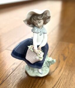 【骨董・西洋人形】★LLADRO リアドロ★★花かごを持つ少女 フィギュリン 陶器人形 リヤドロ 陶器 オブジェ 