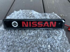 E52 Elgrand. grill .! shines Nissan Logo emblem NISSAN