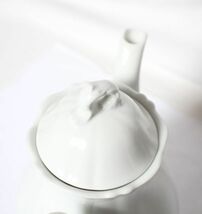 ドイツ アンティーク BAVARIA 古い陶器の小さなサイズのコーヒーポット 白色 レリーフ模様 美品_画像5