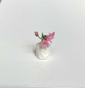 Art hand Auction ♪ Vase miniature de fleur d'azalée de maison de poupée fait à la main au début de l'été, jouet, jeu, poupée, Poupée de personnage, Maison de poupées