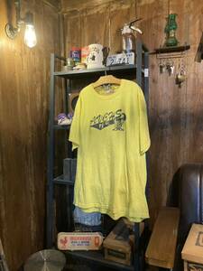 ・90's vintage avchs t-shirt )アメカジ ビンテージ 半袖Tシャツ 古着 半袖 黄色 プリント usa フルーツオブザルーム