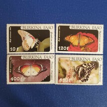ブルキナファソ★1984年　蝶４種　４枚組　未使用切手　昆虫切手_画像1