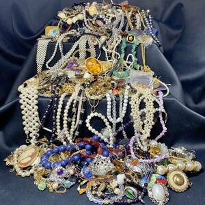  accessory gross weight 5kg and more large amount set sale necklace ring ring iya ring earrings brooch bracele etc. 