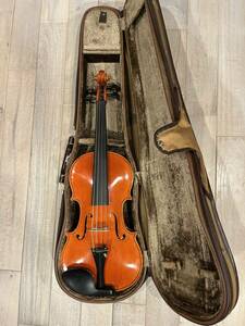 新作のバイオリンとケース