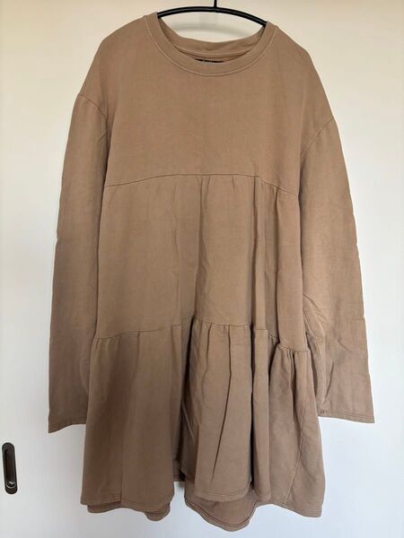 Bershka ベルシュカのワンピース ベージュ