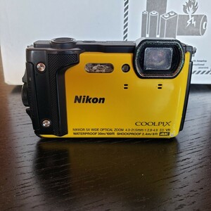 ニコン Nikon COOLPIX W300 イエロー 本体のみ （ジャンク）