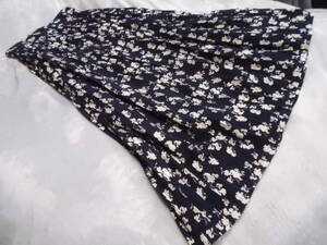 2.3 times have on beautiful goods .. navy blue navy unbleached cloth . floral print pleat processing maxi height flared skirt F M L all season OK outside fixed form 510 jpy shipping including in a package OK