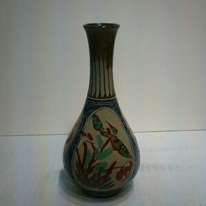 ・商品名：　琉球花瓶　・　素材：　陶器　　　　　　　　　　　　　　　（A3-HIO-R4-6-23-15.8）