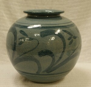 ・商品名：　花瓶　・窯元印有り　・素材：　陶器　　　　　　　　　　　　（A3-HIO-R4-6-17-5.8）