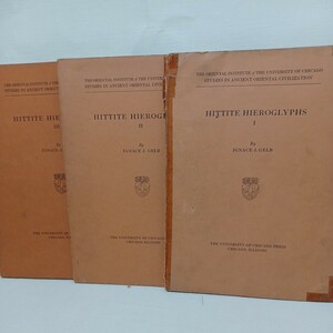 洋書「HITTITE HIEROGLYPHS」ヒッタイト象形文字　アナトリア象形文字　Ignace J. Gelb 考古学　