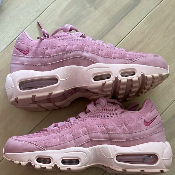 Nike WMNS Air Max 95 SE "Fireberry"