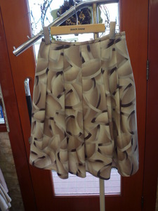 【0517-8】annchrpi 日本製　ベージュ系プリントスカート　サイズ61