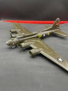 B-17F フライングフォートレス航空機メンフィスベル B17 完成戦闘機