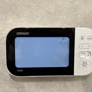 血圧計 ☆オススメ☆ OMRON オムロン HCR-7602T 自動電子血圧計 管理医療機器 上腕式 プレミアム 19 シリーズ 通電確認済 ケース付の画像7