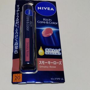 ニベア リッチケア＆カラーリップ スモーキーローズ 2g