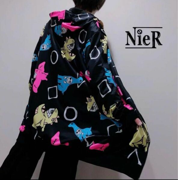 【美品】NieR CLOTHING　ニーアクロージング　恐竜　総柄　パーカー