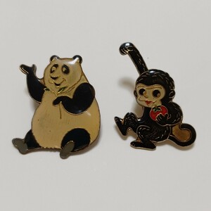  Vintage pin z pin badge pin bachi animal Panda . monkey retro animal 