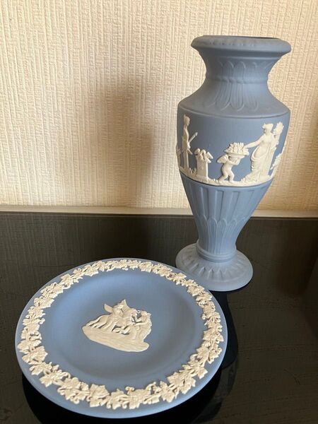 美品◎ウェッジウッドWEDGWOOD ジャスパーブルー フラワーベース 一輪挿し+ミニプレート(トレイ)
