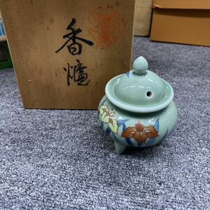 05266 鍋島焼青山作　香炉 三足香炉 茶道具 箱付　現状品