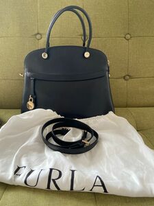 【美品】FURLA フルラ　パイパーMサイズ 旧モデル