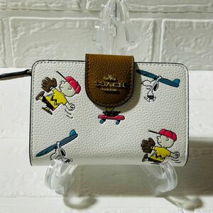 COACH×PEANUTS コラボ 二つ折り財布 アウトレット C4899 スポーツプリント 新品