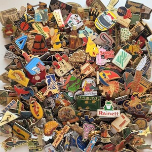  France miscellaneous goods * pin z pin badge large amount 300 piece set * Vintage set sale *PFB1206 Disney 