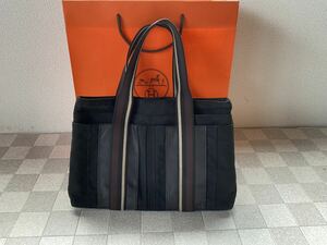 エルメストートバッグ ／トロカホリゾンタルMMブラック綺麗目と、オマケにCOACHハンドバッグ、エルメス正規店ショッパー紙袋新品3点です。