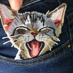 ワッペン　アイロン接着　刺繍　ポケット猫　爆笑猫　衣類　ペット　ねこ　ネコ