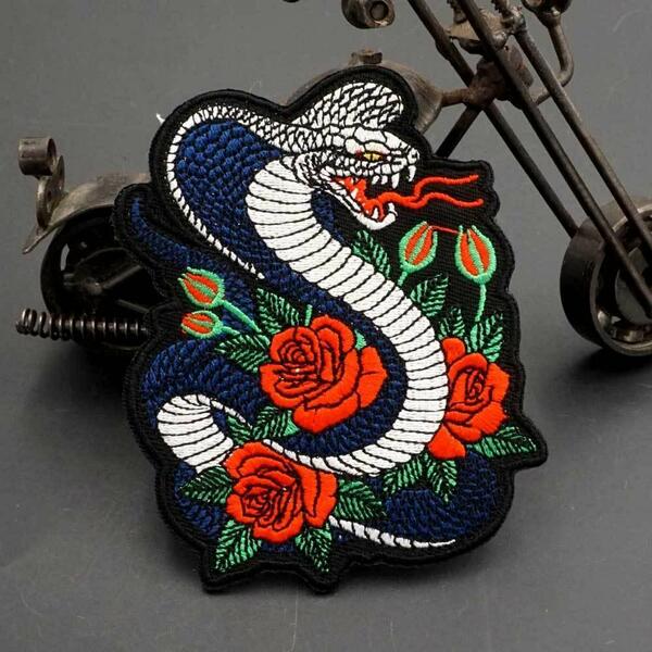 刺繍ワッペン　アイロン　蛇　花柄　ヘビ　鮮やかな色　ハンドメイド素材　パイソン