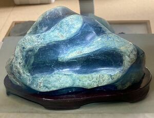 Art hand Auction Natural serpentine stone from Chichibu Mine, Chichibu City, Saitama Prefecture 2.58kg with wooden stand ^ ^ [Guardian deity of the house ^ ^], Handmade items, interior, miscellaneous goods, ornament, object