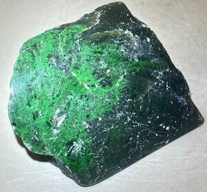 ミャンマー産天然本翡翠原石193g1面のみ磨き済み［JADEITE］高品質^ ^