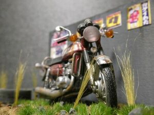 昭和レトロ 1/24 SUZUKI GT750 情景ジオラマ完成品 ケース付