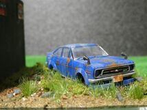 昭和レトロ 1/64 DATSUN サニー 1200クーペ 情景ジオラマ完成品 ケース付_画像4