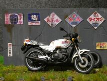 昭和レトロ 1/24 YAMAHA RZ250 情景ジオラマ完成品 ケース付_画像4