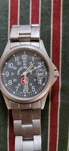 SWISS MILITARY WATCH 時計 美品　稼動品》　スイスミリタリー　防水　メンズ腕時計　ブラック文字盤　クォーツ