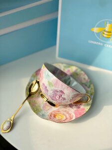 LINBERG ceramic セラミック　新品　ティーカップ　ソーサー　スプーン付き　セット　洋食器　お祝い　プレゼント　ピンク
