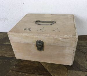 N case ] Showa Retro first-aid kit medicine box wooden tree box case interior collection Vintage antique storage case bulkhead . have present condition 