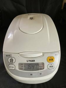 ジャンク品 タイガー TIGER 炊きたてJBH-G101(W) ホワイト マイコン 炊飯器 5.5合 電源ケーブル有り 説明書なし