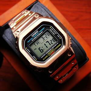 送料無料・新品・Gショックカスタム本体付きDW5600デジタル腕時計フルステンレス製シャンパンゴールドベゼル＆ベルト・フルメタルモデル