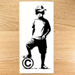 バンクシー #09　少年　野球帽　コピーライトマーク　カッティングステッカー　シール　ウォールステッカー　デカール　壁紙シール
