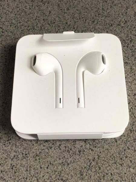 送料込み！ 未使用 Apple EarPods with Lightning Connector 純正品 ②