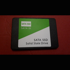 **SSD 2.5 -inch 4TB* as good as new. * total start-up hour 0 hour *②*
